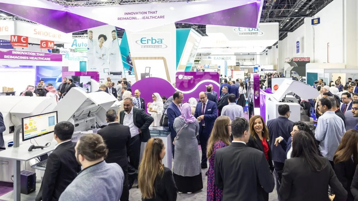 Medlab Middle East 2025展会现场人流